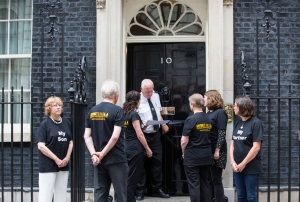 Downing Street letter hand in